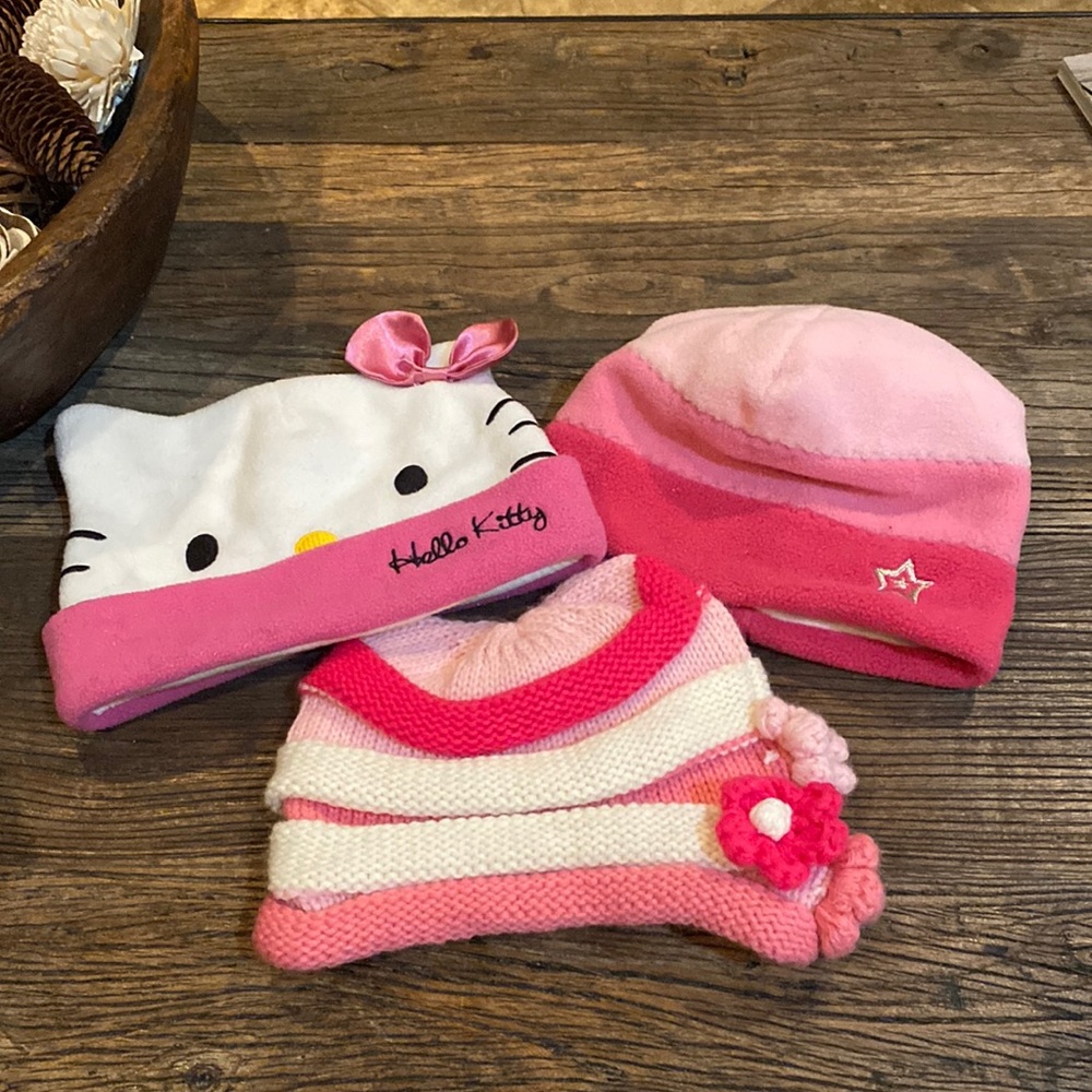 Set of 3 pink beanies💕